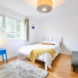  Apartment Full Close To Excel Centre, Airport , O2 Arena